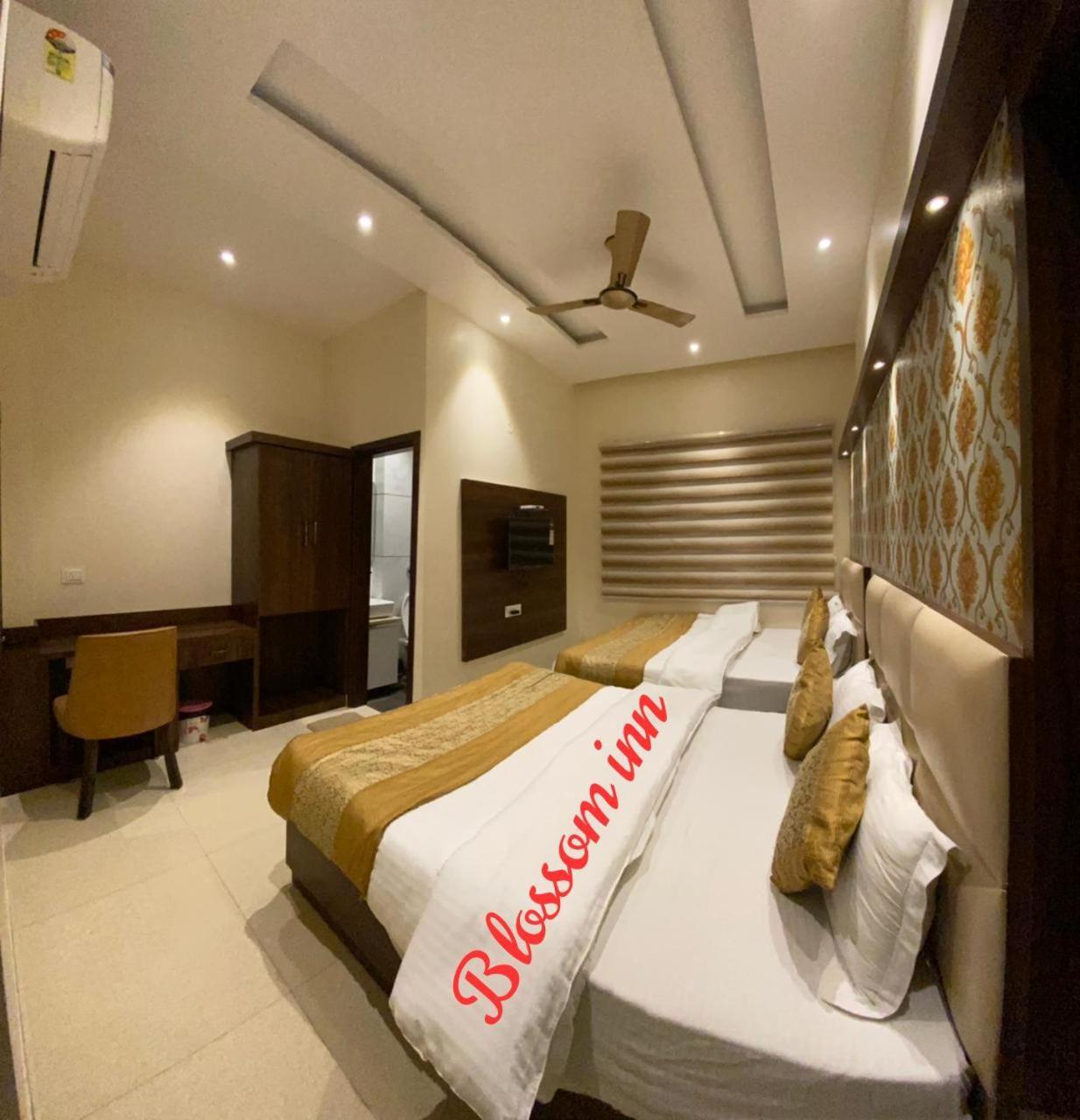 Hotel Blossom Inn Amritsar Exterior foto